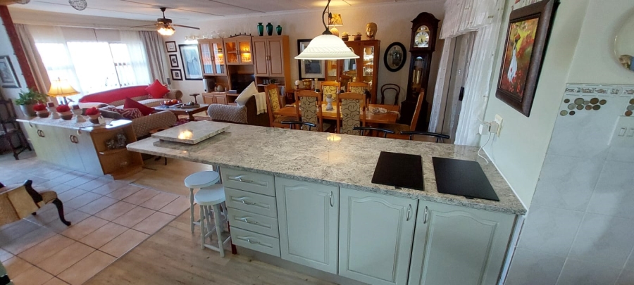 5 Bedroom Property for Sale in Wavecrest Eastern Cape